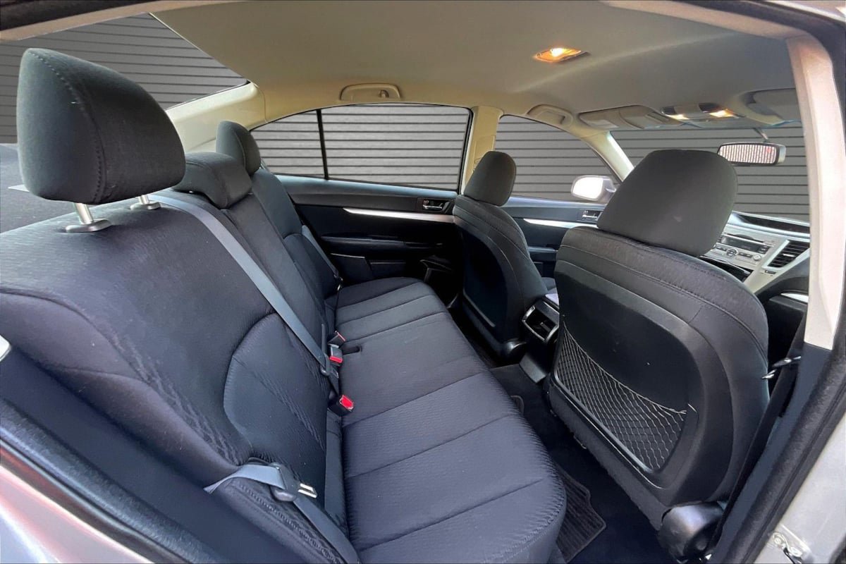 Used 2010 Subaru Legacy 2.5i Premium AWD/4WD image 23