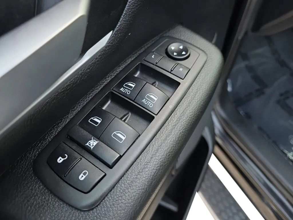Used 2022 RAM 1500 Big Horn AWD/4WD image 8