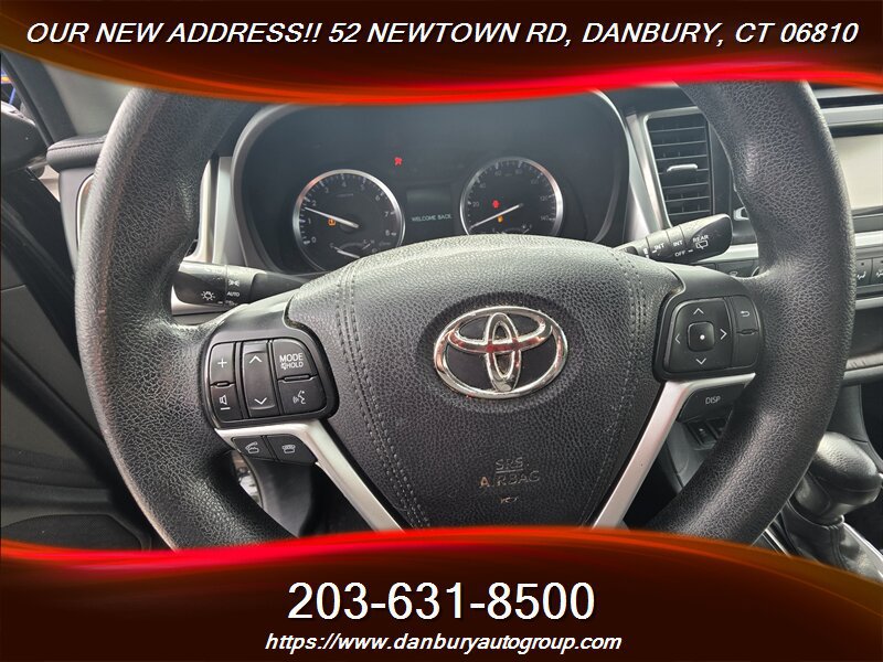 Used 2016 Toyota Highlander LE AWD/4WD image 9