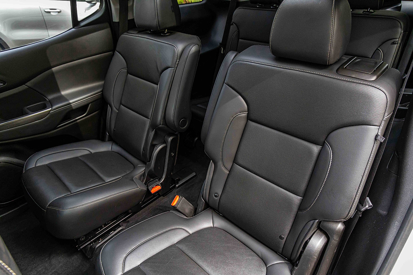 Used 2023 GMC Acadia SLT w/ LPO, Floor Liner Package image 21