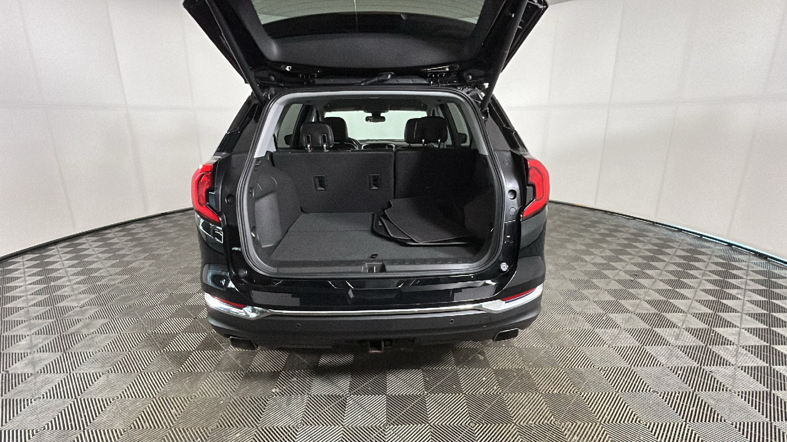 Used 2020 GMC Terrain SLT w/ Preferred Package AWD/4WD image 35