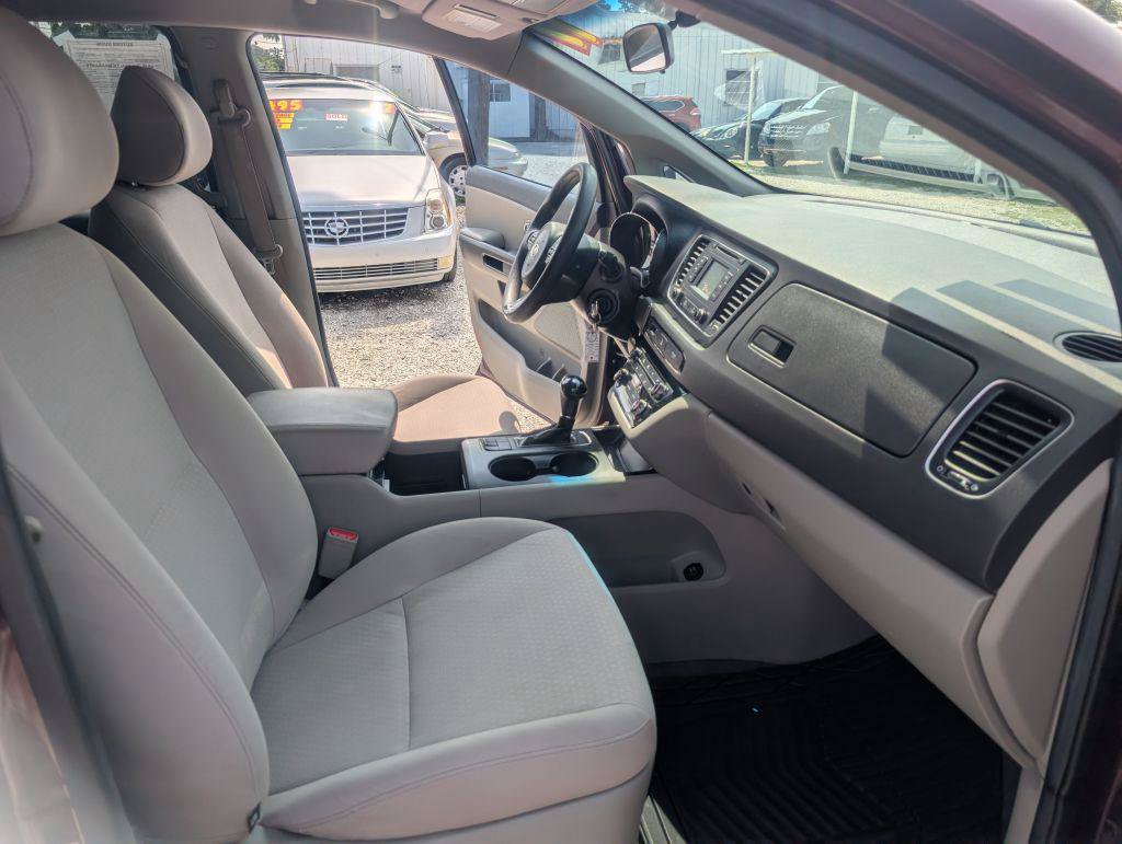 Used 2017 Kia Sedona LX FWD image 15