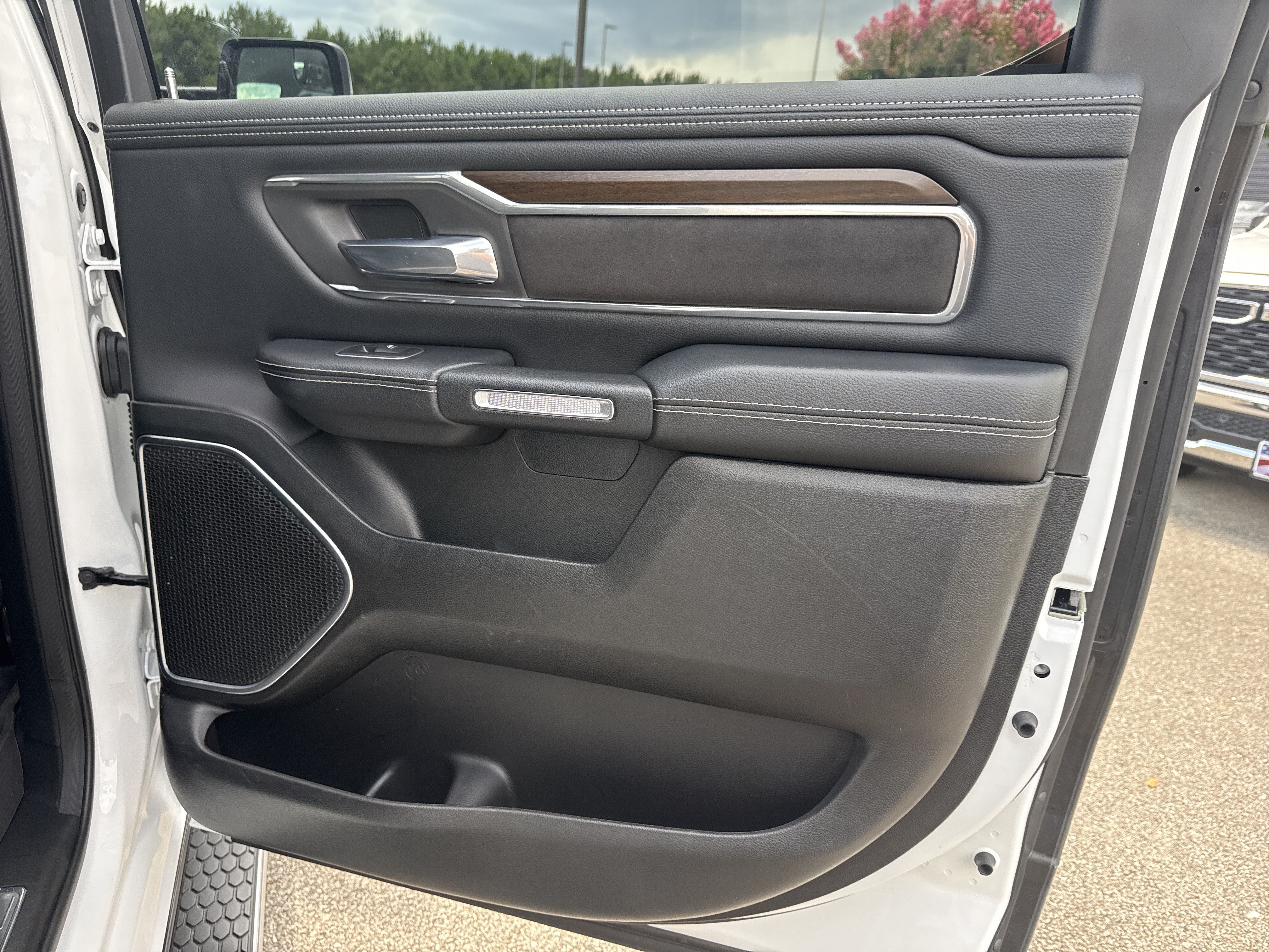 Used 2021 RAM 1500 Laramie AWD/4WD image 17