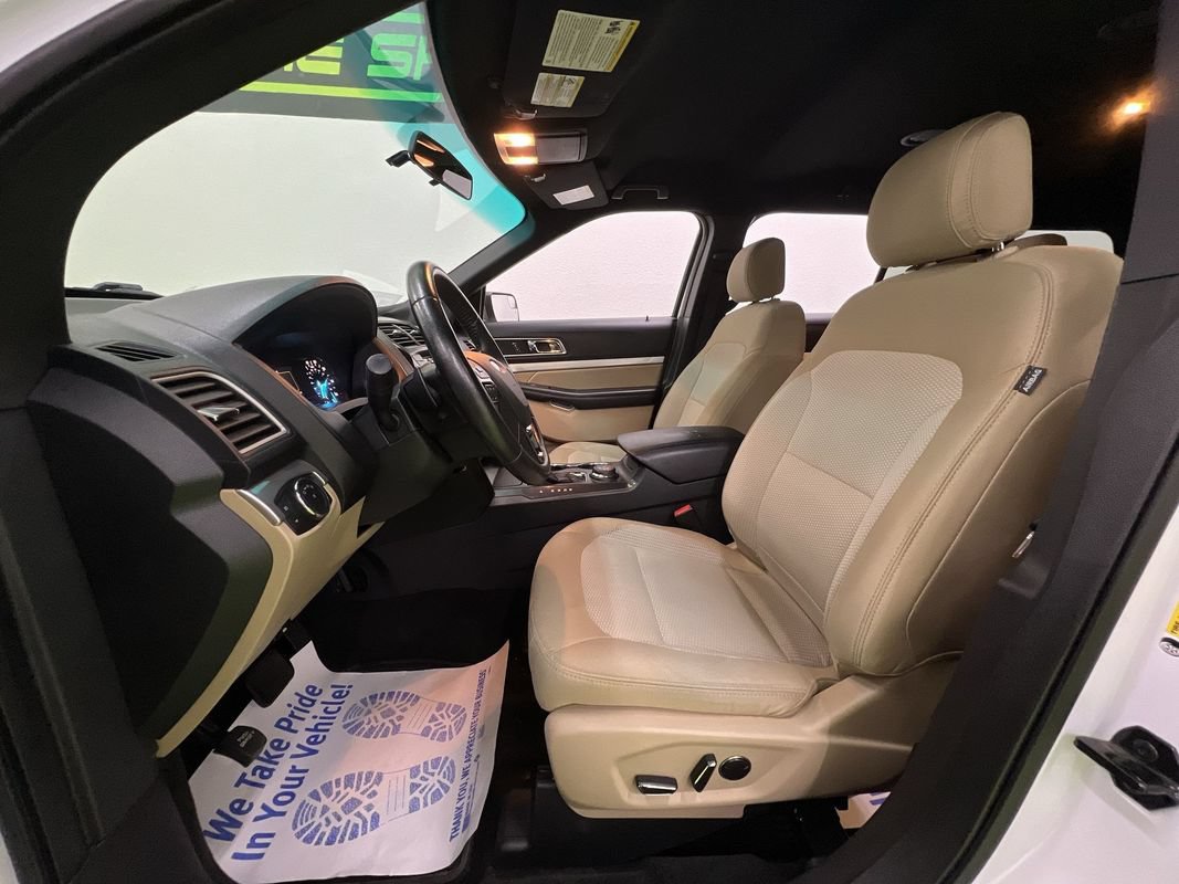 Used 2016 Ford Explorer XLT AWD/4WD image 17