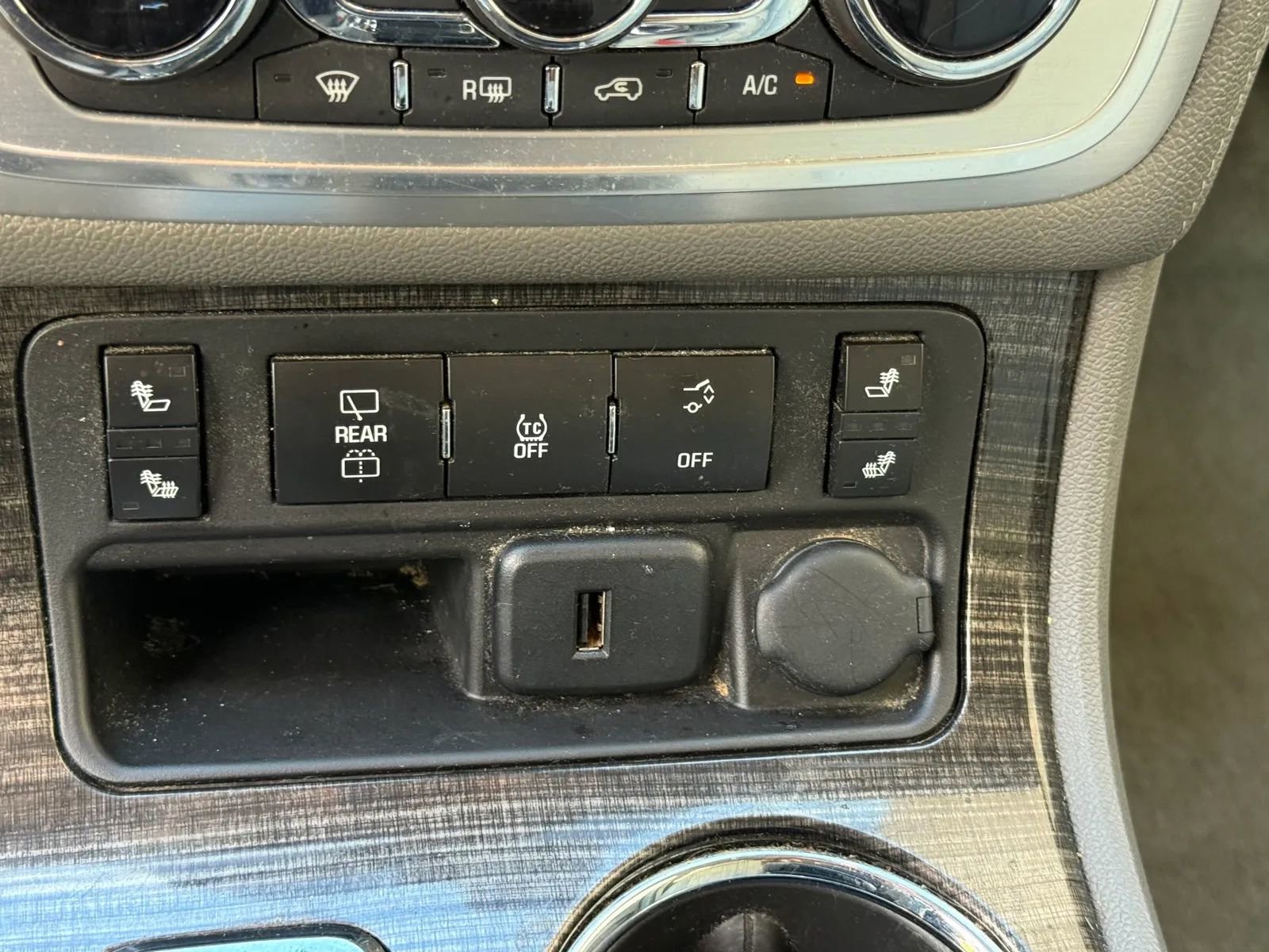 Used 2015 GMC Acadia SLT image 26