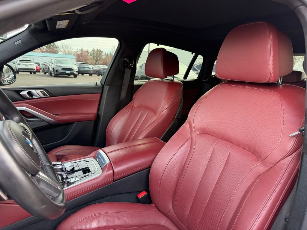 Used 2022 BMW X6 M50i w/ Executive Package image 16