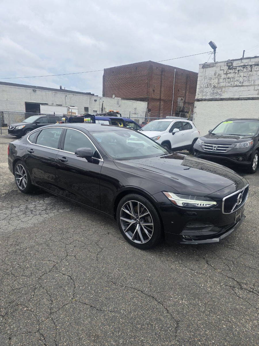 Used 2018 Volvo S90 T5 Momentum w/ Convenience Package image 4