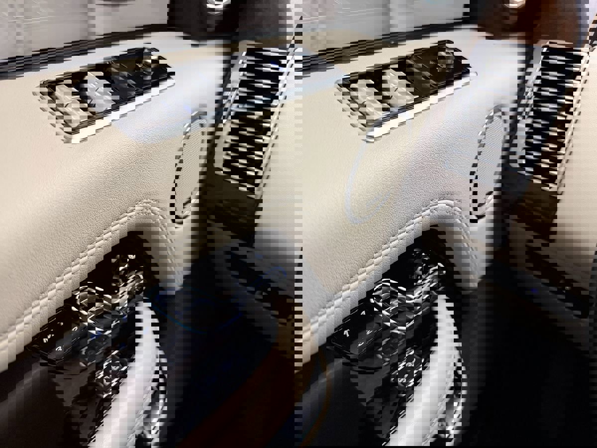 Used 2021 Land Rover Range Rover P525 Westminster Edition LWB image 20