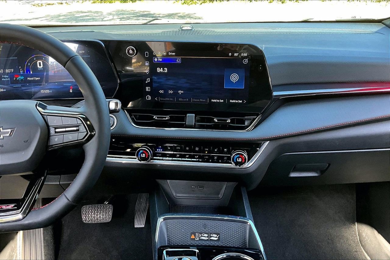 Used 2025 Chevrolet Equinox RS w/ Convenience Package III image 9