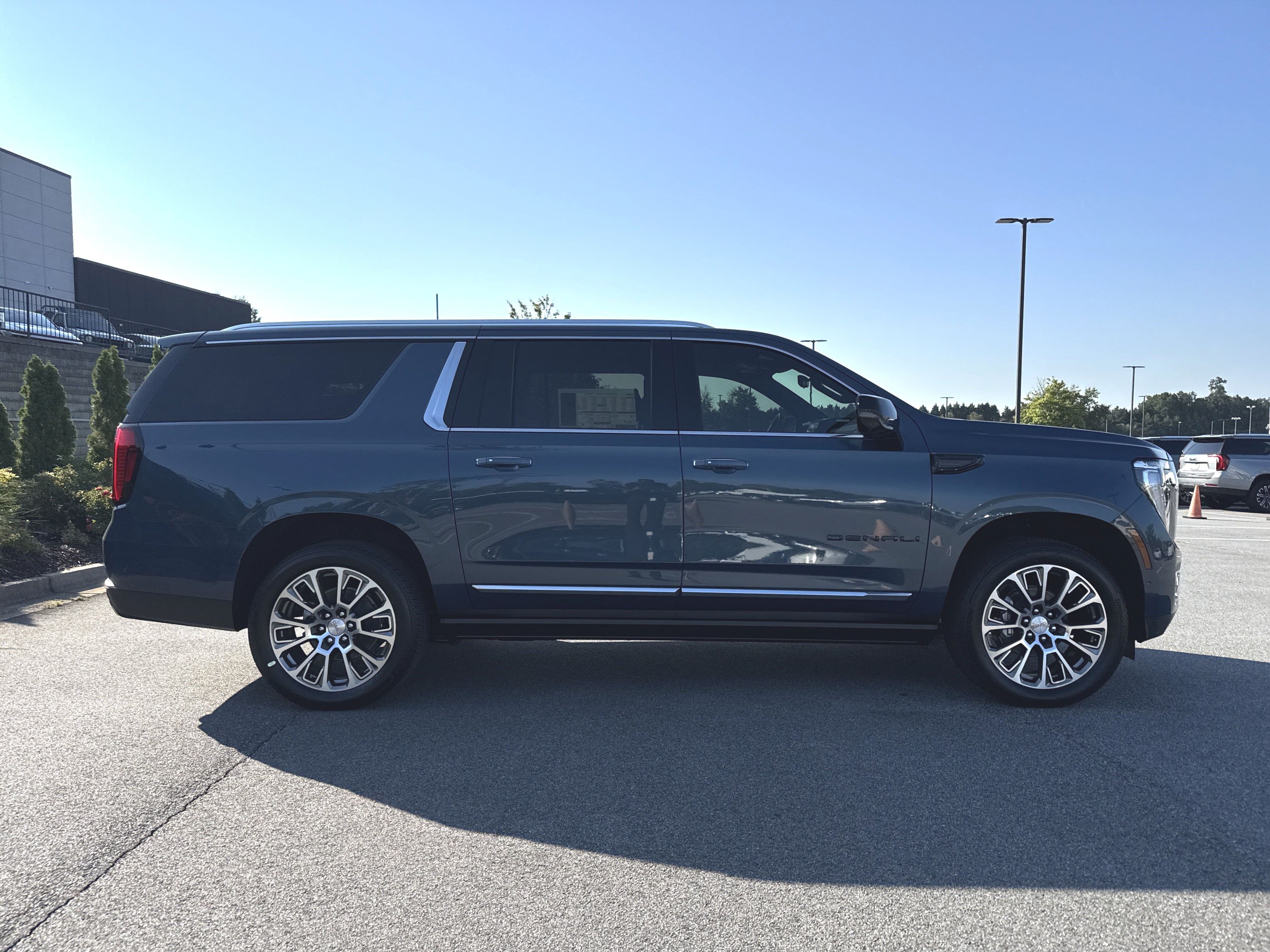 New 2026 GMC Yukon XL Denali w/ Denali Reserve Package RWD image 11