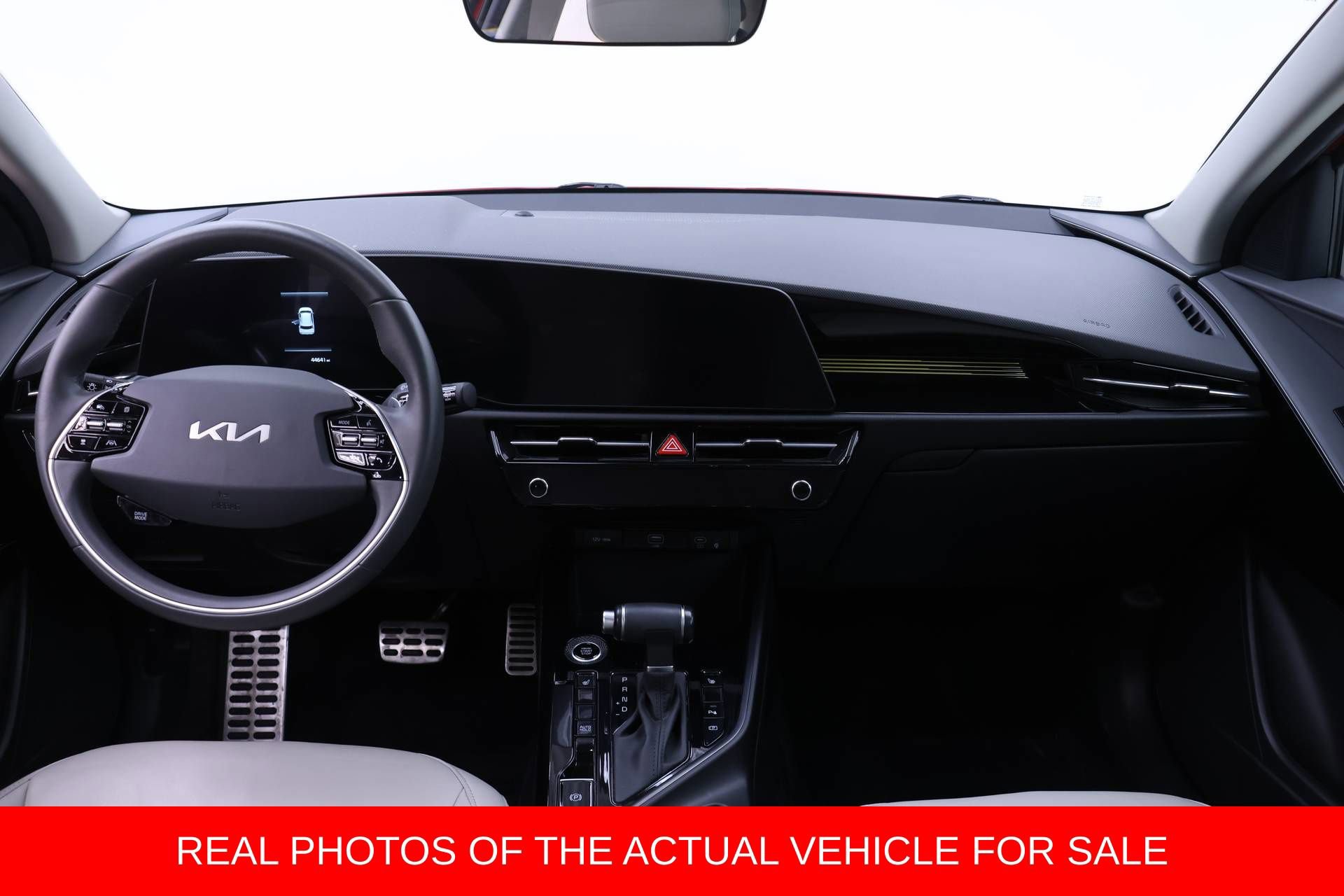 Used 2023 Kia Niro EX Touring image 5