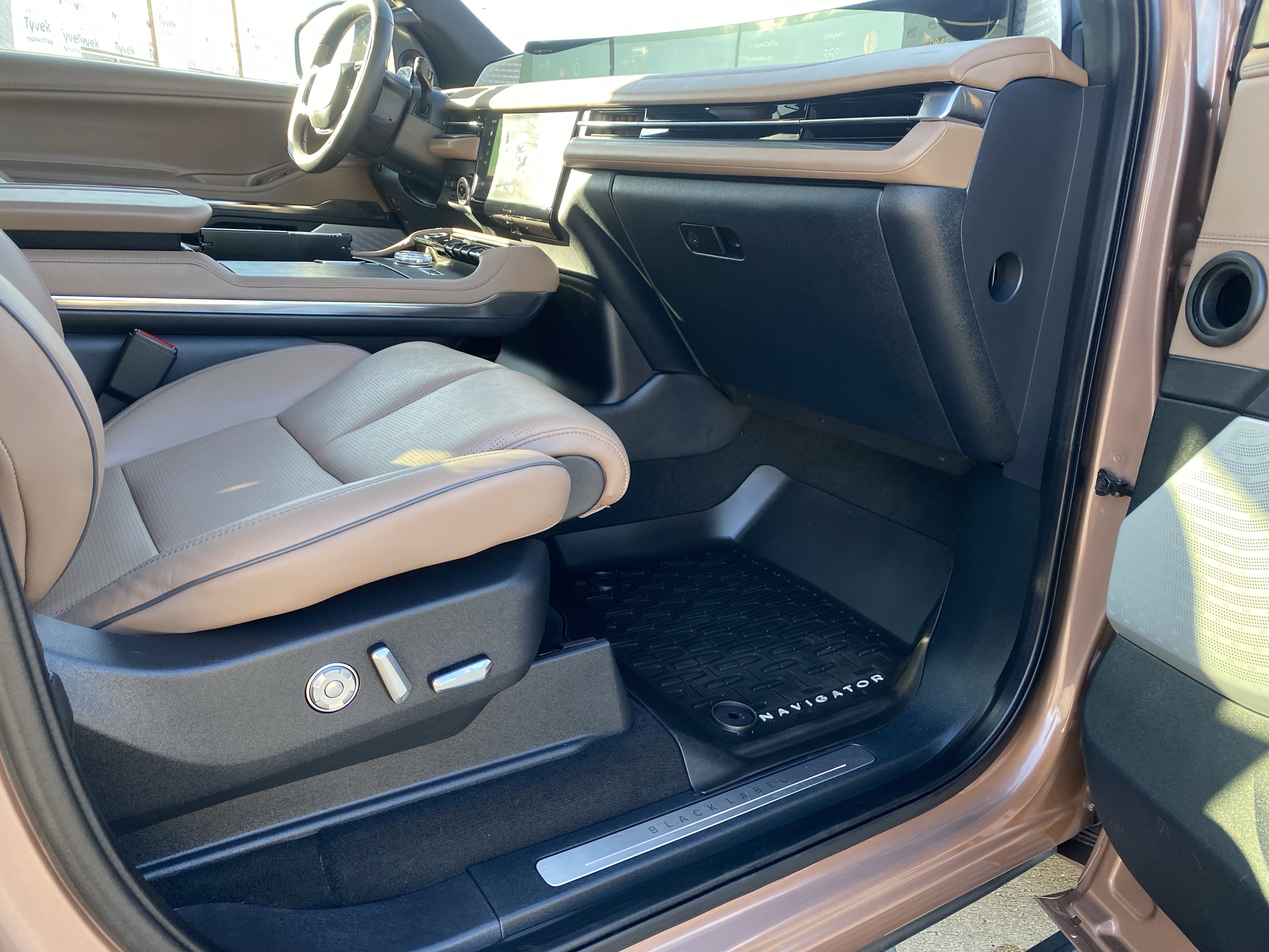 Used 2025 Lincoln Navigator L Black Label image 11