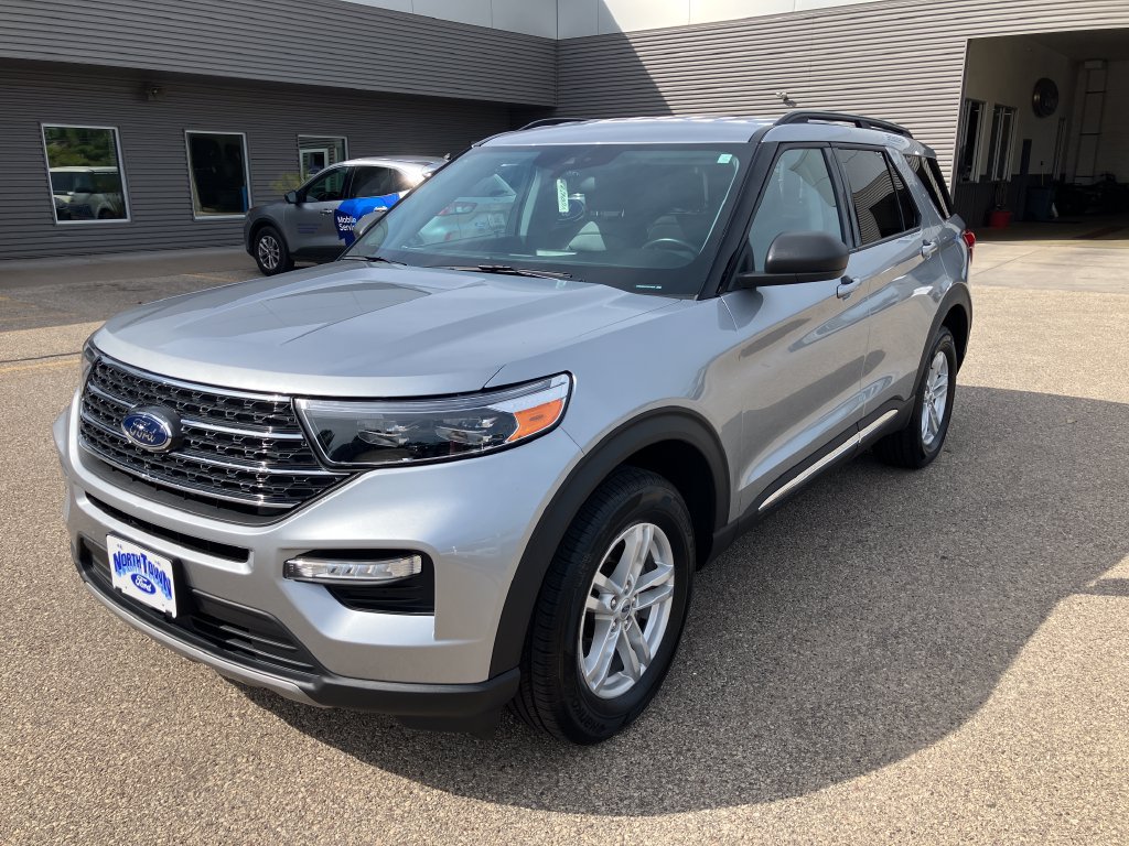 Used 2023 Ford Explorer XLT w/ Equipment Group 202A AWD/4WD image 3
