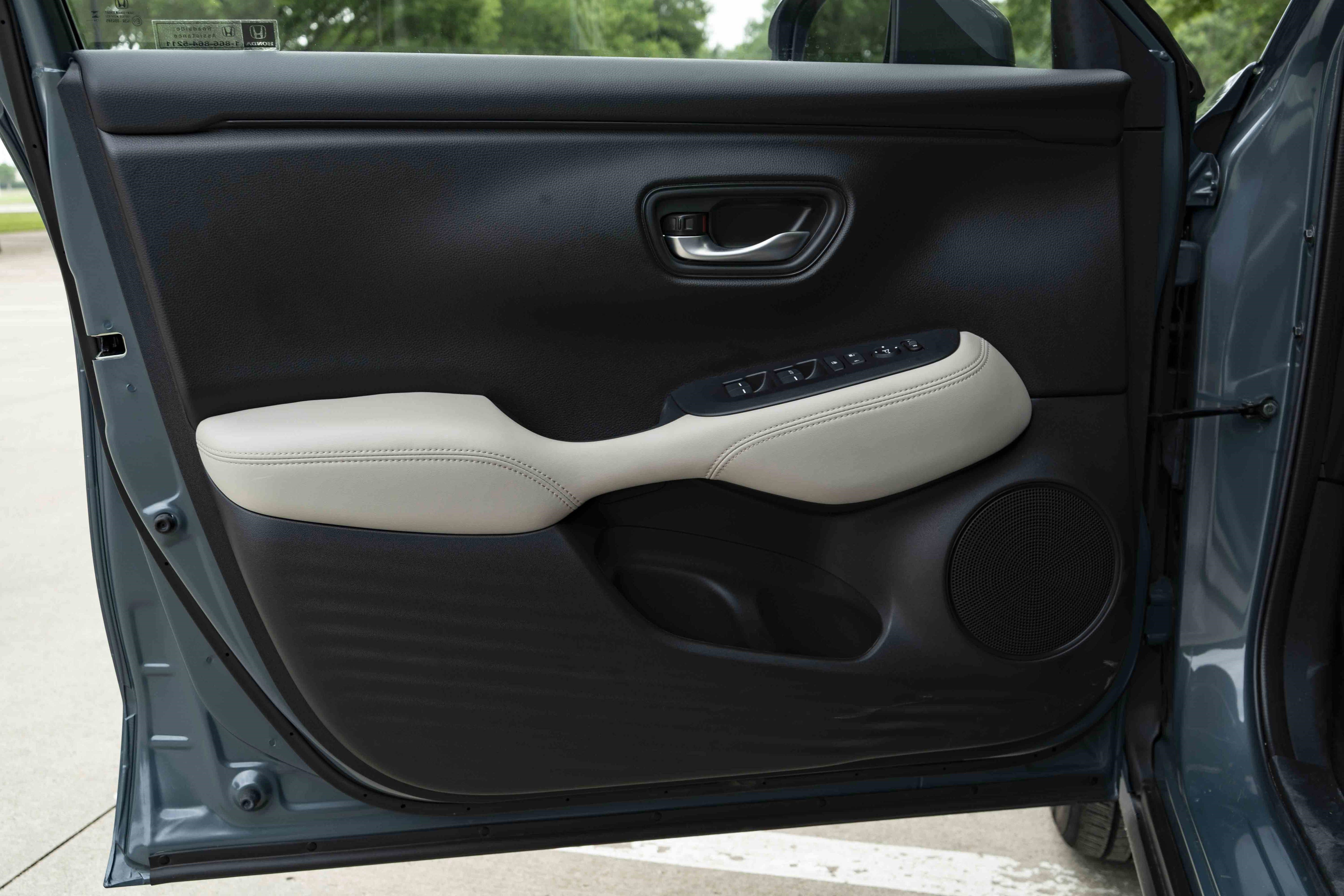 Used 2025 Honda HR-V LX image 35