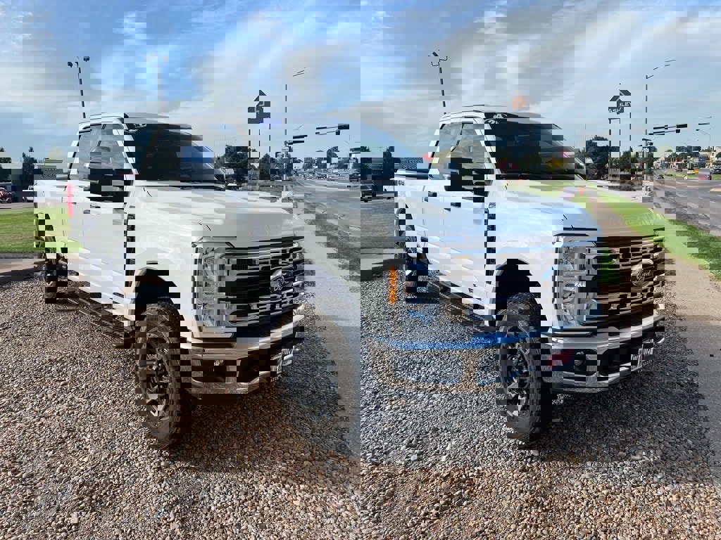 Used 2024 Ford F250 XL image 4