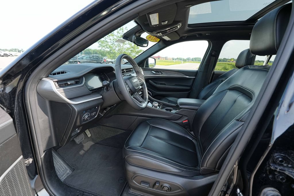 Used 2024 Jeep Grand Cherokee Limited 4xe AWD/4WD image 16