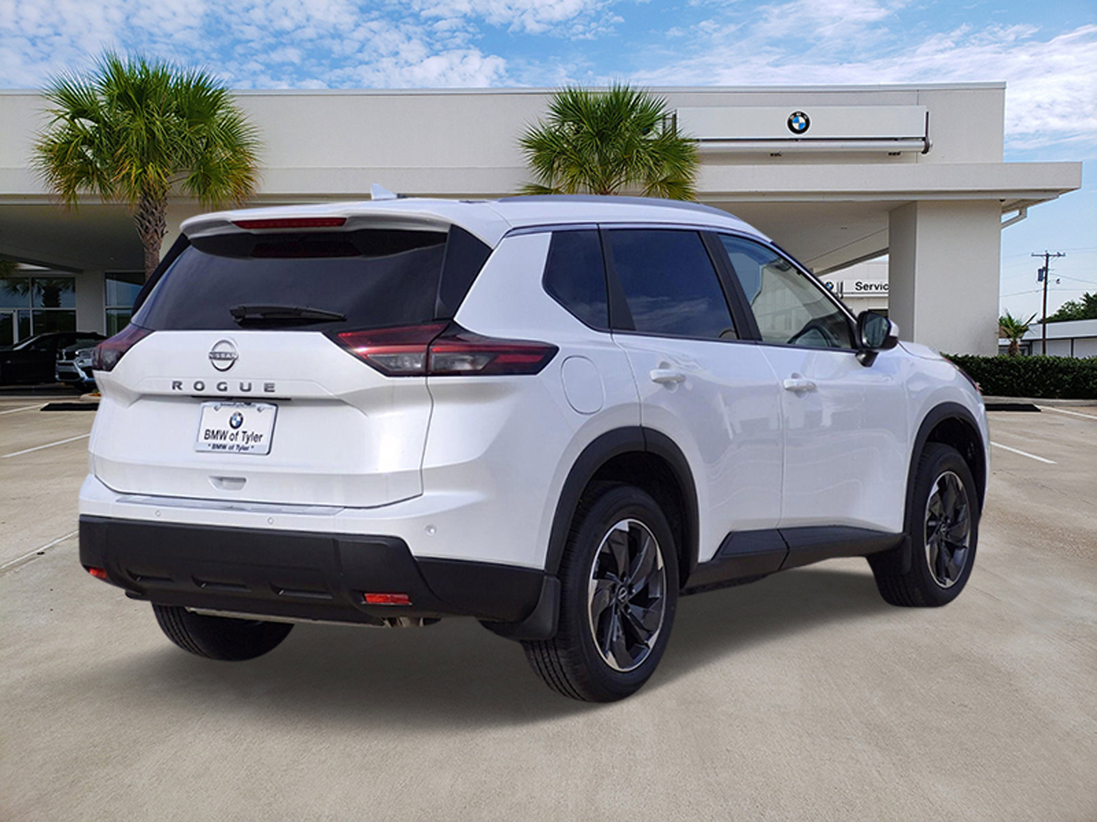 Used 2026 Nissan Rogue SV w/ SV Premium Package image 4