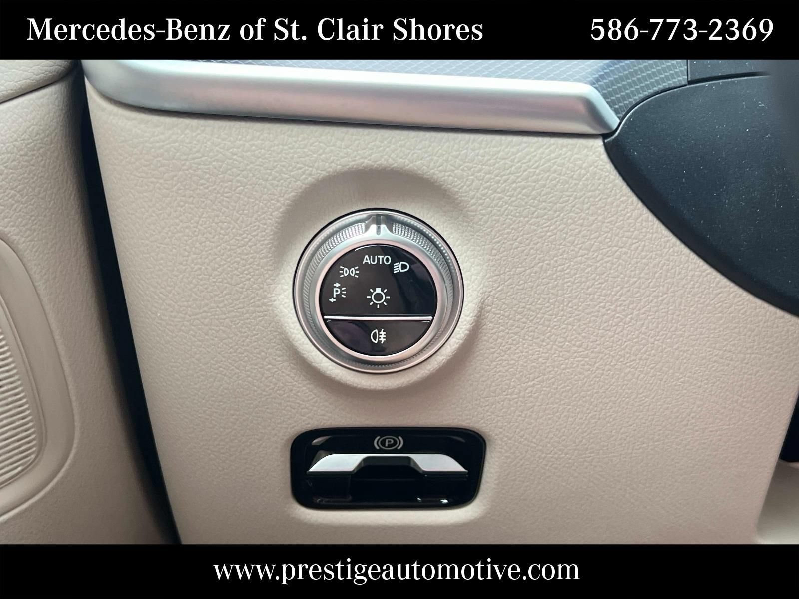 Used 2025 Mercedes-Benz C 300 4MATIC Sedan image 32