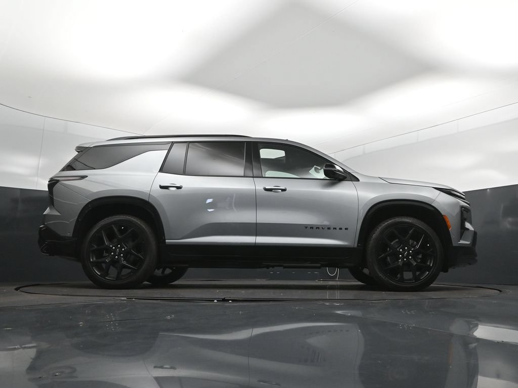 New 2026 Chevrolet Traverse RS w/ LPO, Floor Liner Package FWD image 43