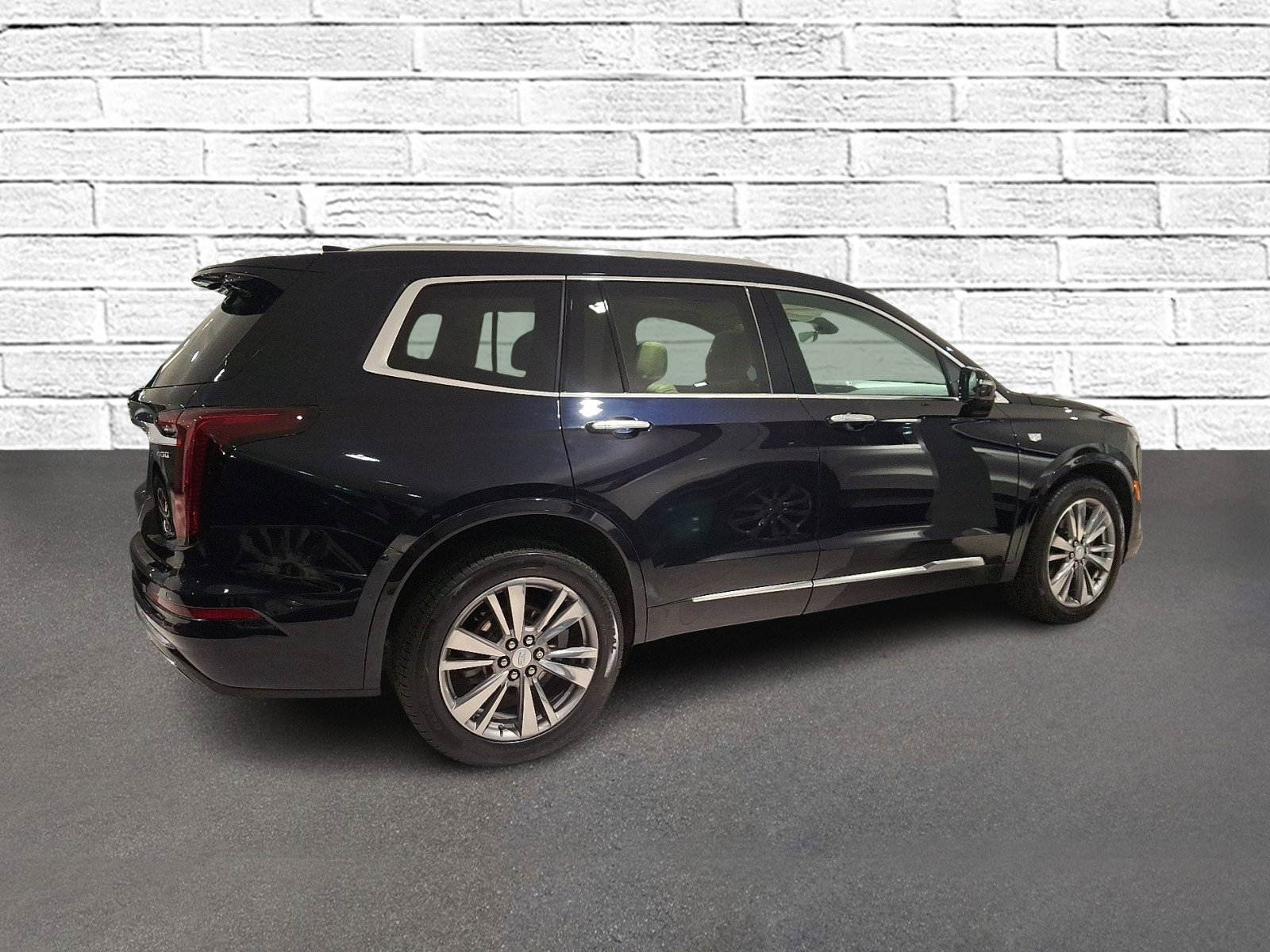 Used 2022 Cadillac XT6 Premium Luxury w/ Technology Package image 5