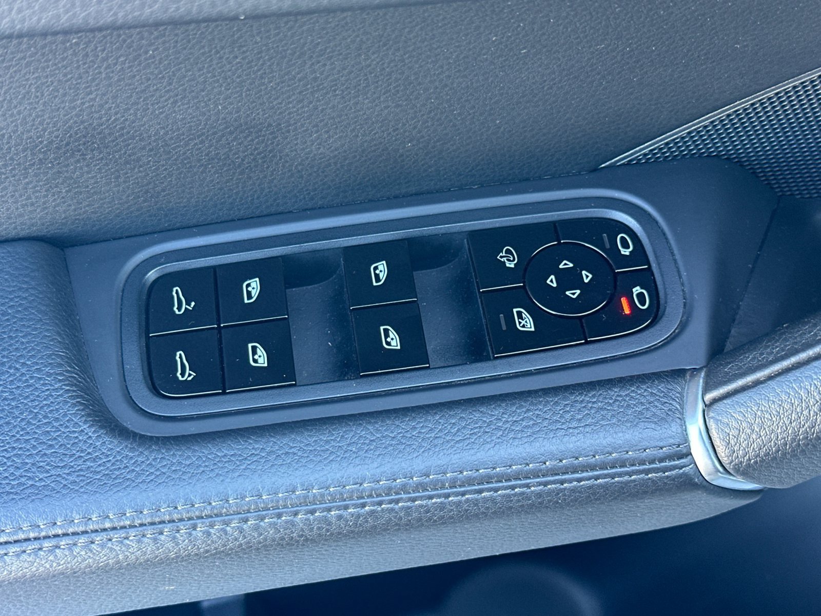 Certified 2021 Porsche Cayenne Coupe AWD/4WD image 13