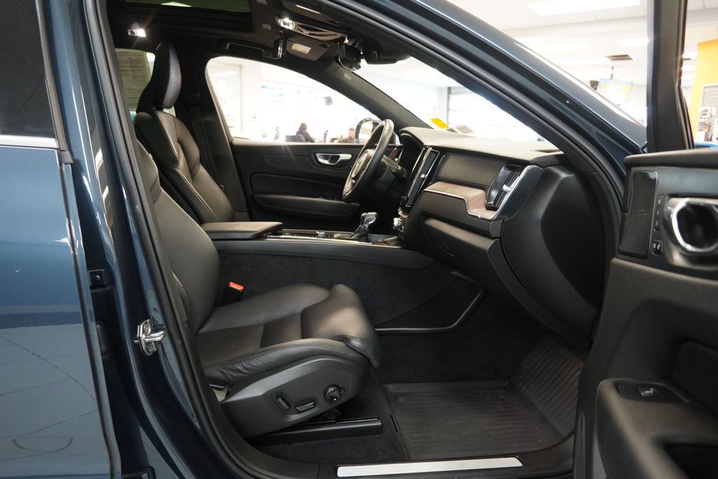 Used 2020 Volvo XC60 T5 Inscription w/ Protection Package image 27