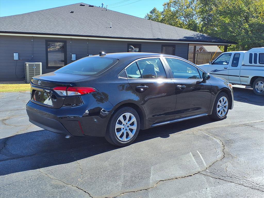 Used 2024 Toyota Corolla LE image 3