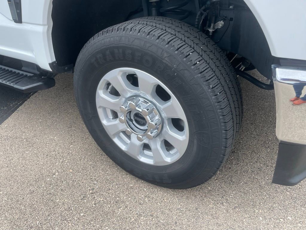 Used 2024 Ford F250 XLT image 3
