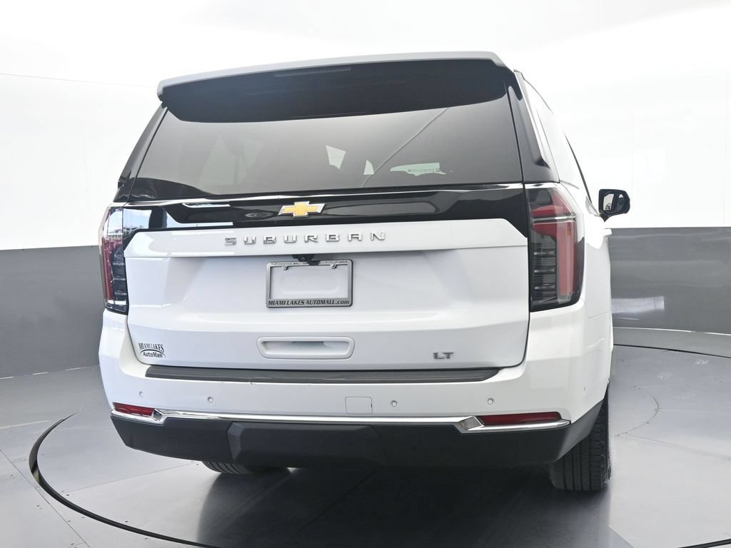 Used 2025 Chevrolet Suburban LT RWD image 5