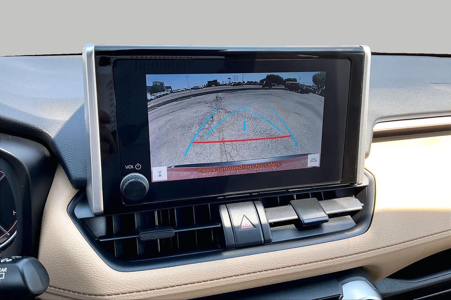 Used 2025 Toyota RAV4 XLE FWD image 25