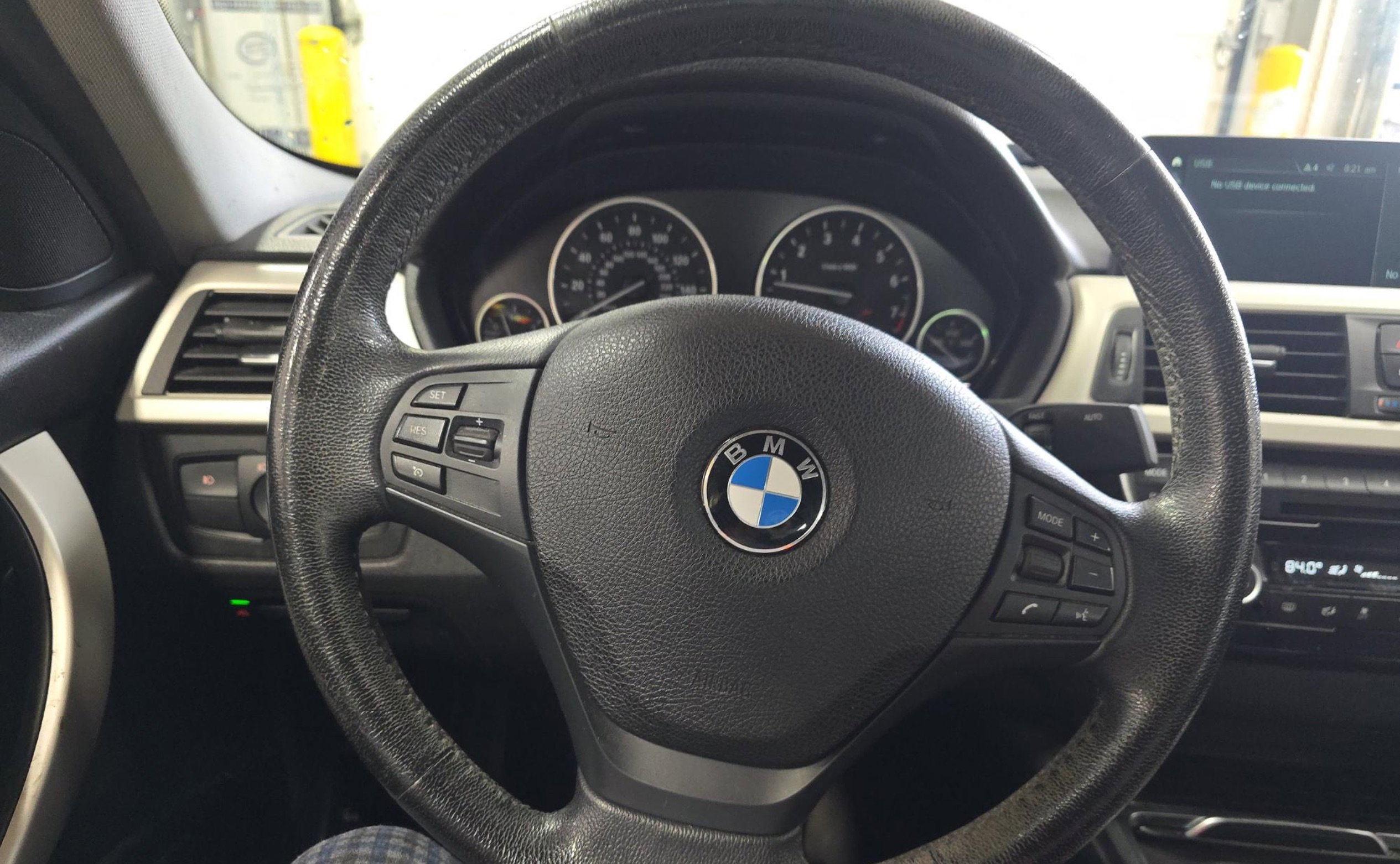 Used 2018 BMW 320i xDrive Sedan w/ Convenience Package AWD/4WD image 6