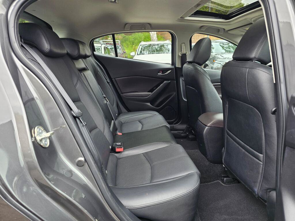 Used 2018 MAZDA MAZDA3 Grand Touring FWD image 13