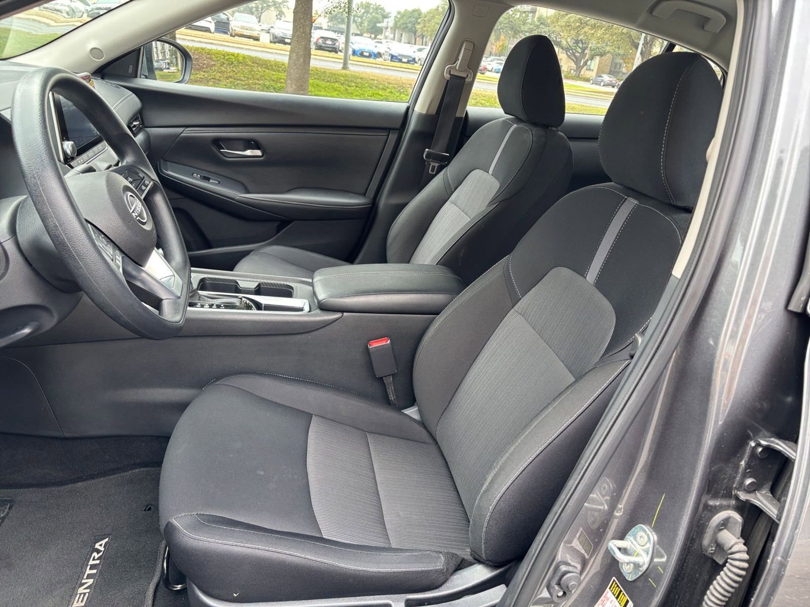 Used 2025 Nissan Sentra SV image 30