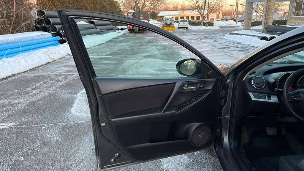 Used 2010 MAZDA MAZDA3 i Touring image 26