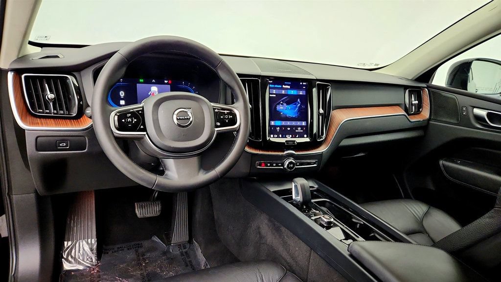 Used 2023 Volvo XC60 B5 Plus w/ Climate Package AWD/4WD image 13