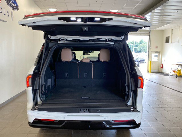 New 2027 Lincoln Navigator L Black Label AWD/4WD image 9