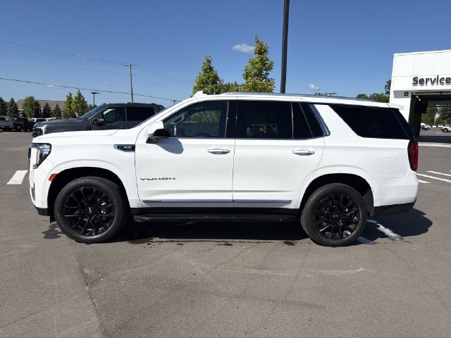 Used 2023 GMC Yukon SLT AWD/4WD image 2