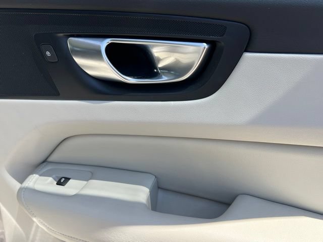 Certified 2025 Volvo XC60 T8 Ultra AWD/4WD image 34