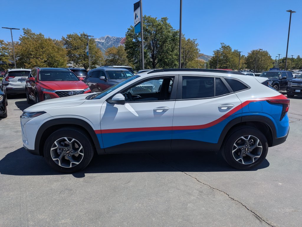 Used 2024 Chevrolet Trax LT w/ Driver Confidence Package FWD image 9