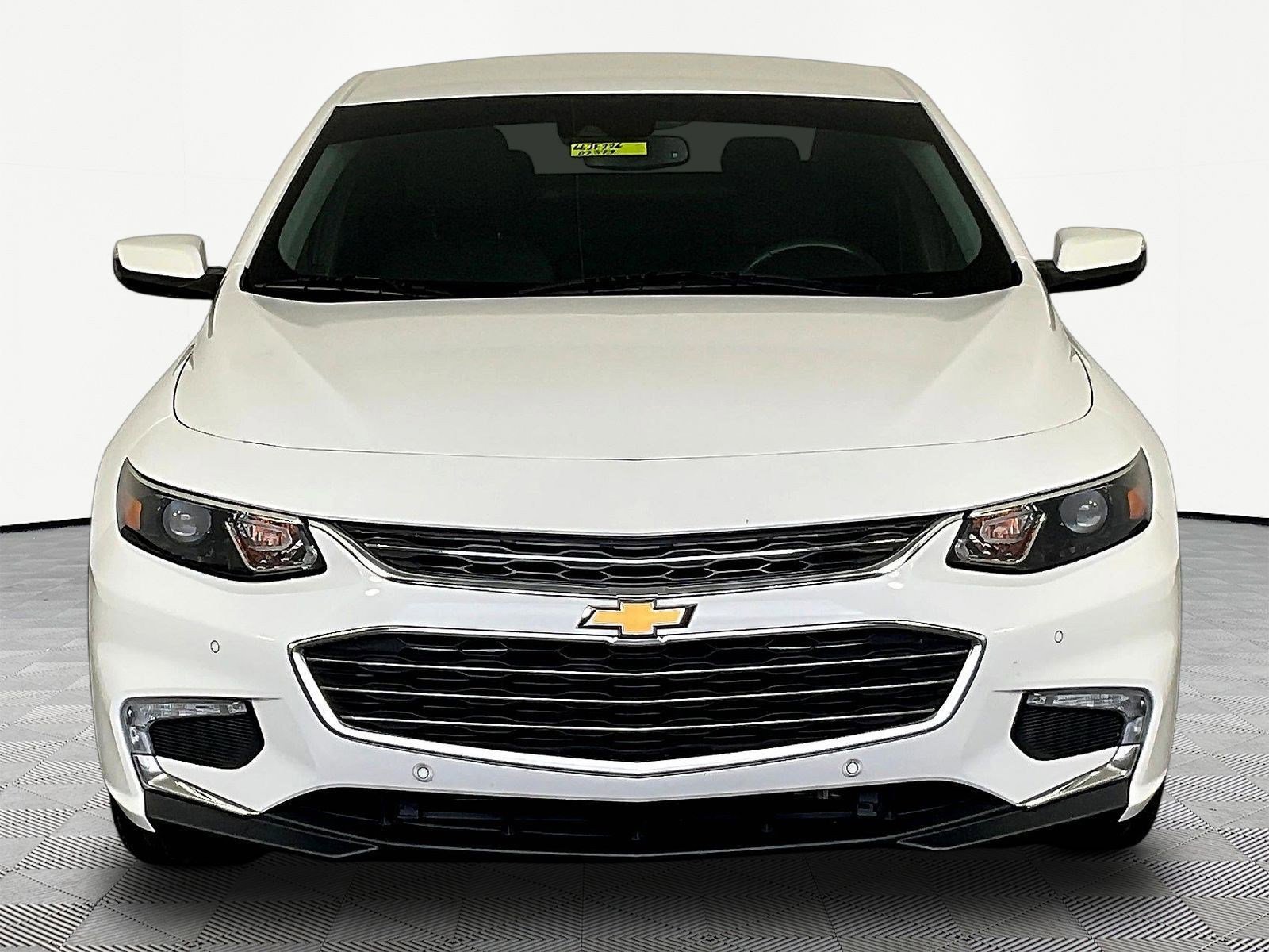 Used 2018 Chevrolet Malibu LT w/ Driver Confidence Package FWD image 2