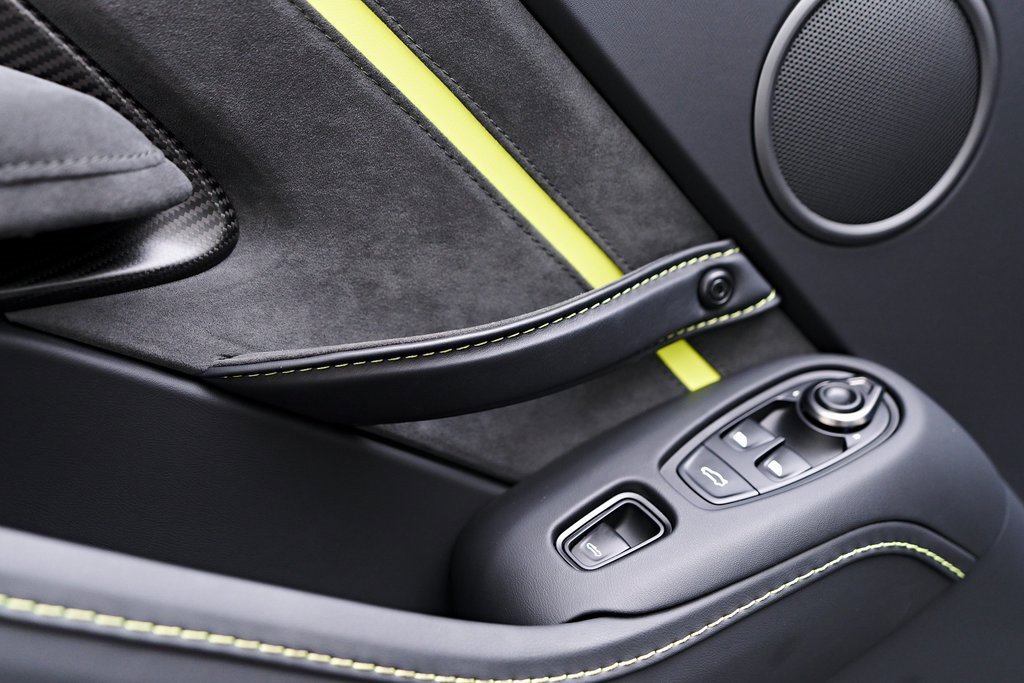 Used 2023 Aston Martin V8 Vantage Roadster image 45