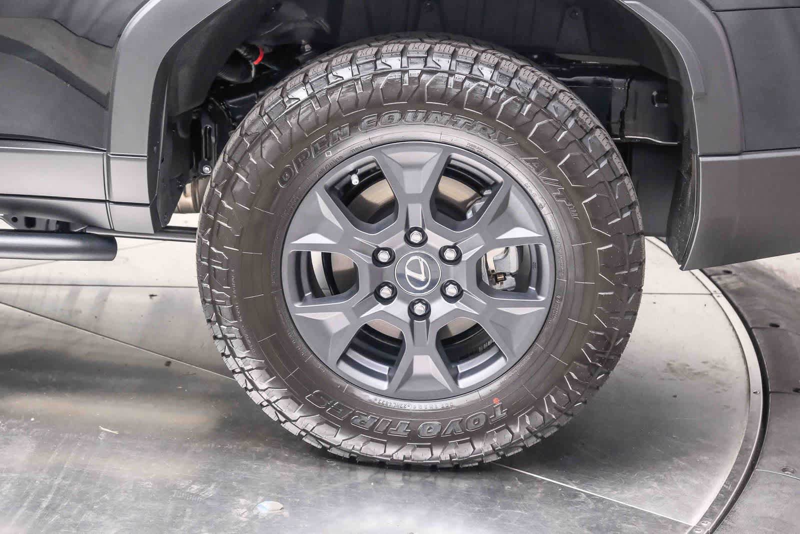 Used 2024 Lexus GX 550 AWD/4WD image 9