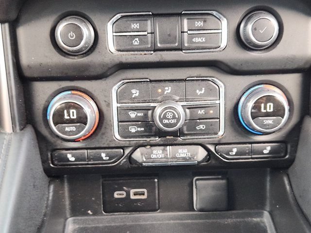 Used 2024 Chevrolet Tahoe Z71 w/ Luxury Package AWD/4WD image 24