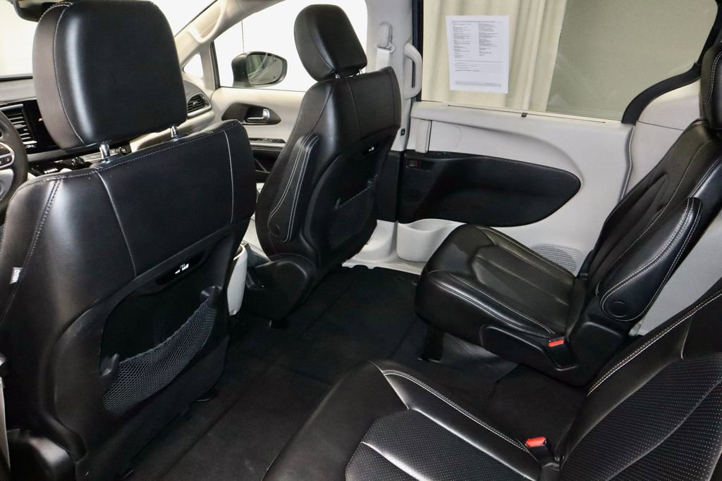 Used 2023 Chrysler Pacifica Touring-L FWD image 21