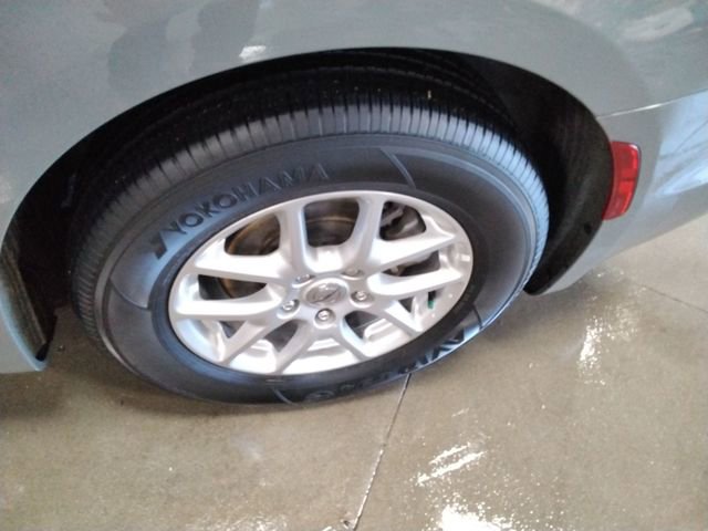 Used 2025 Chrysler Pacifica Select image 16