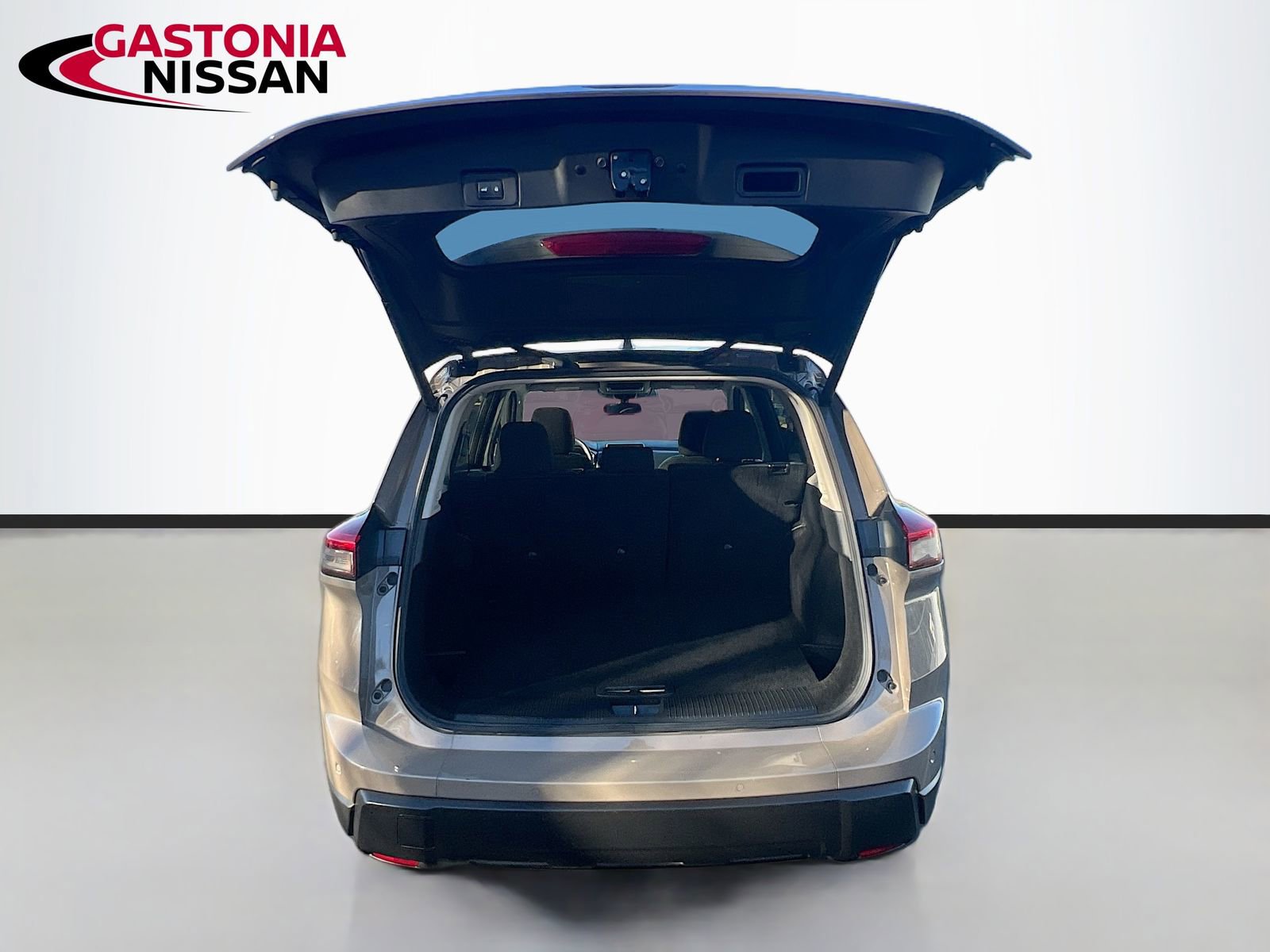 Used 2025 Nissan Rogue SV image 33