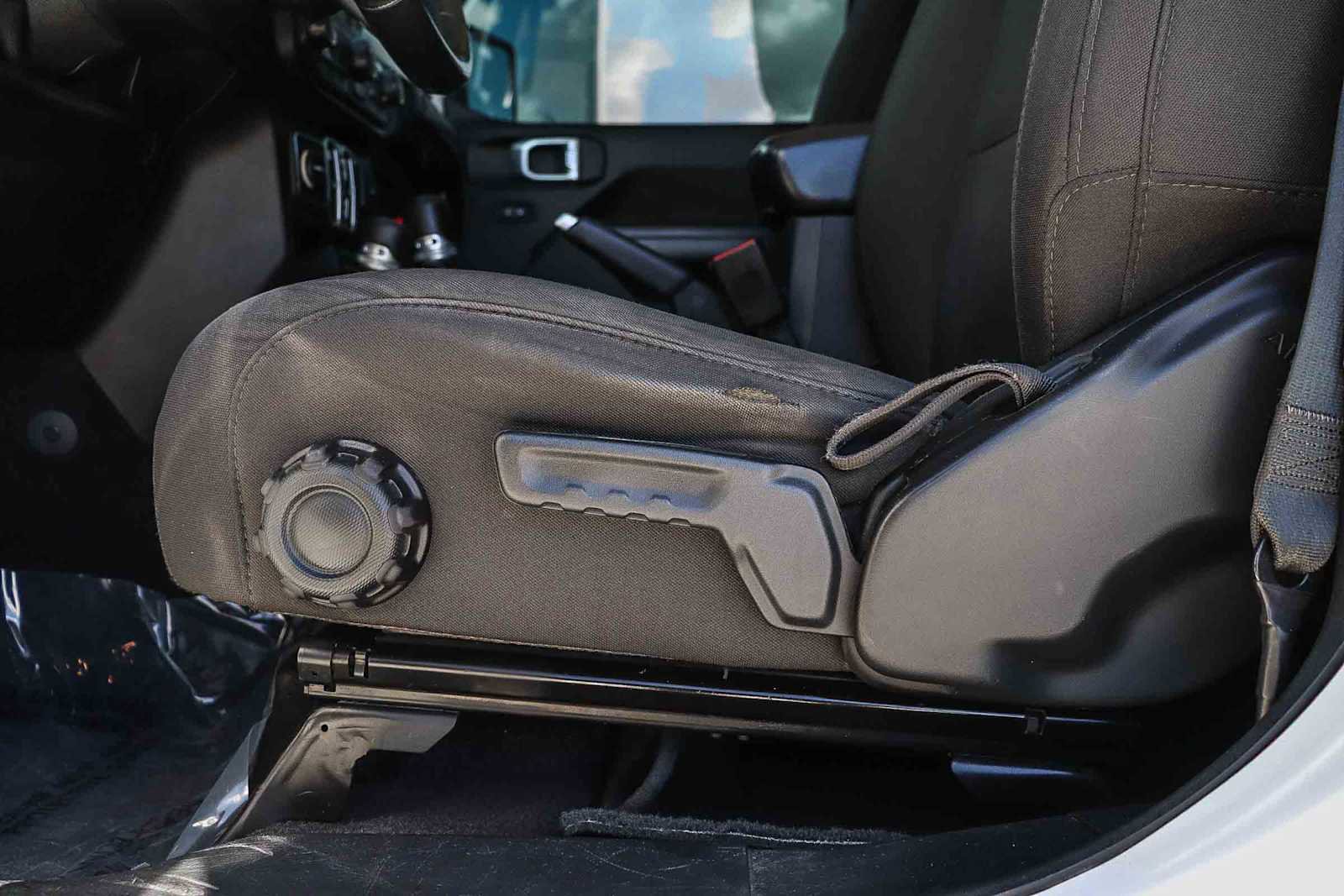 Used 2018 Jeep Wrangler Unlimited Sport S AWD/4WD image 28