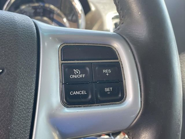 Used 2013 Chrysler Town & Country Touring image 19