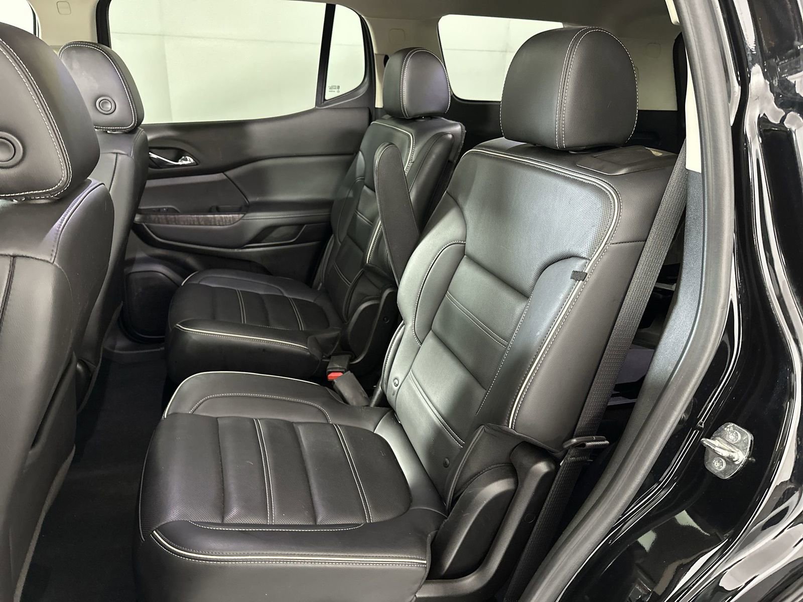 Used 2023 GMC Acadia Denali w/ Black Diamond Edition image 27