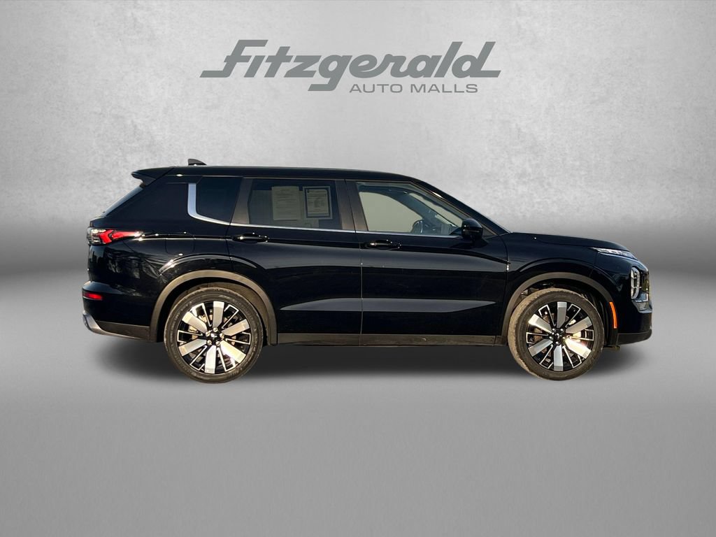 Used 2025 Mitsubishi Outlander SE AWD/4WD image 3